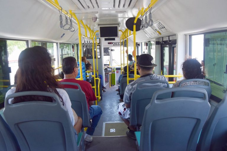 Ciudadanos deben exigir el cambio a choferes del transporte urbano