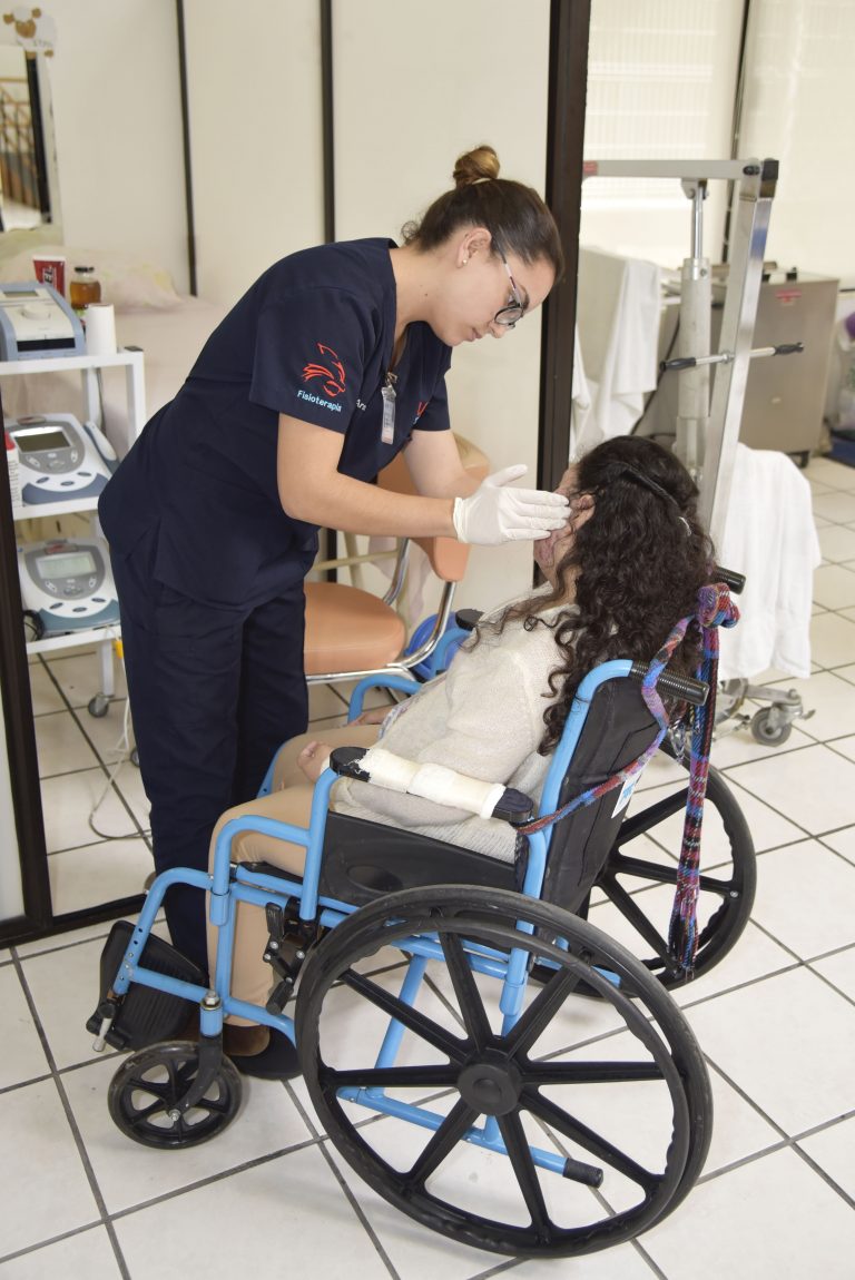 Cregi ofrece modelo de atención de salud integral para adultos mayores