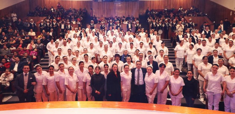 Enfermeras del Issea se gradúan como licenciadas