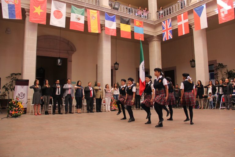 Issste conmemora el Día de la Bandera 