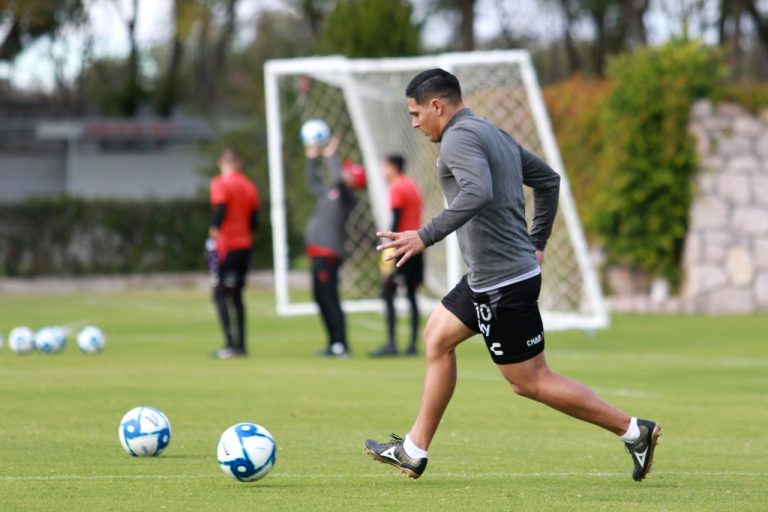 Necaxa tiene que estar al cien: Maxi Salas