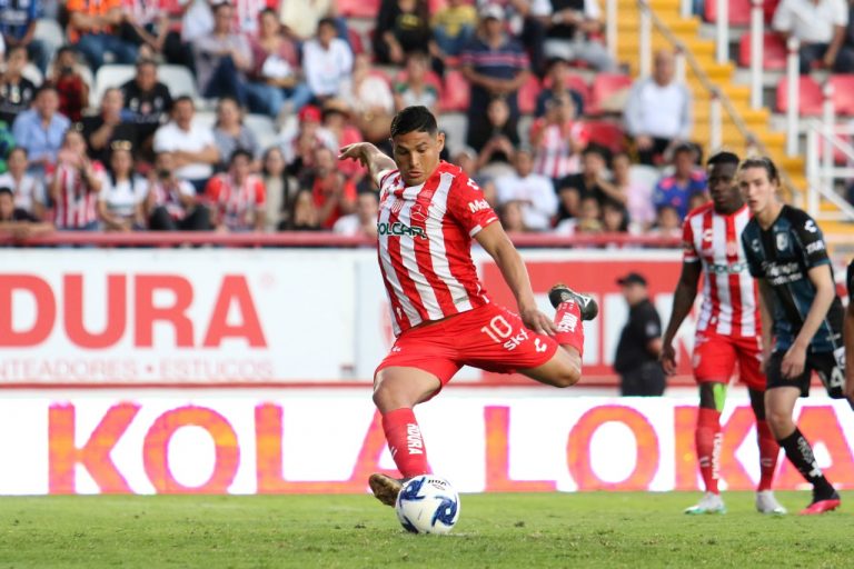Necaxa cae ante Querétaro en Aguascalientes
