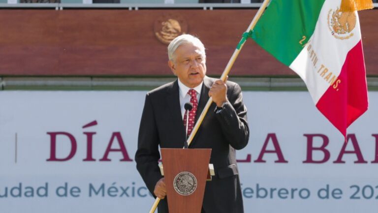 Presidente conmemora Día de la Bandera