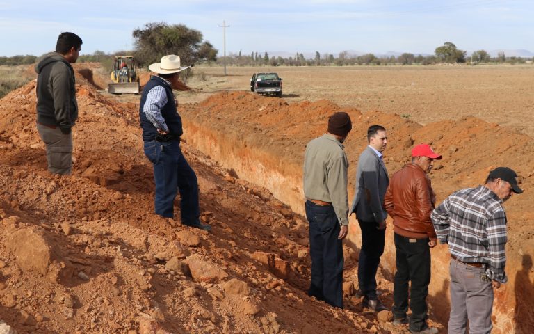 Supervisan obras del Distrito de Riego 001