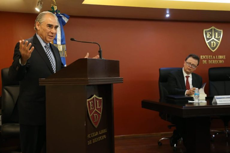 No es necesaria una nueva Constitución; sólo se debe hacer más simple y que permita a las instituciones ser eficaces   