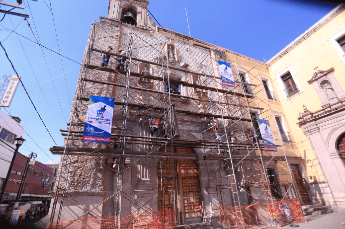 Supervisan obras de rehabilitación de la fachada del templo de la Tercera Orden