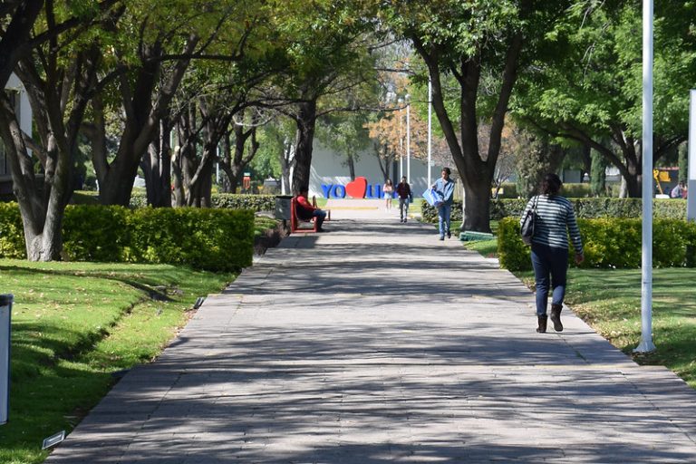 Mujeres universitarias/ Imágenes de Aguascalientes 