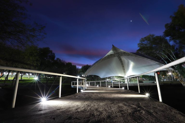 UAA instala luminarias tipo LED