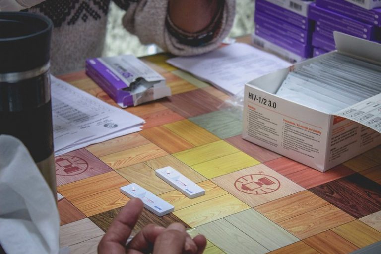 Cambió esquema de atención a personas con VIH en el IMSS