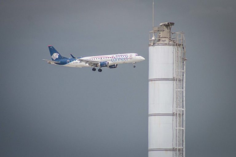 Aeroméxico lucra en medio de la emergencia por coronavirus