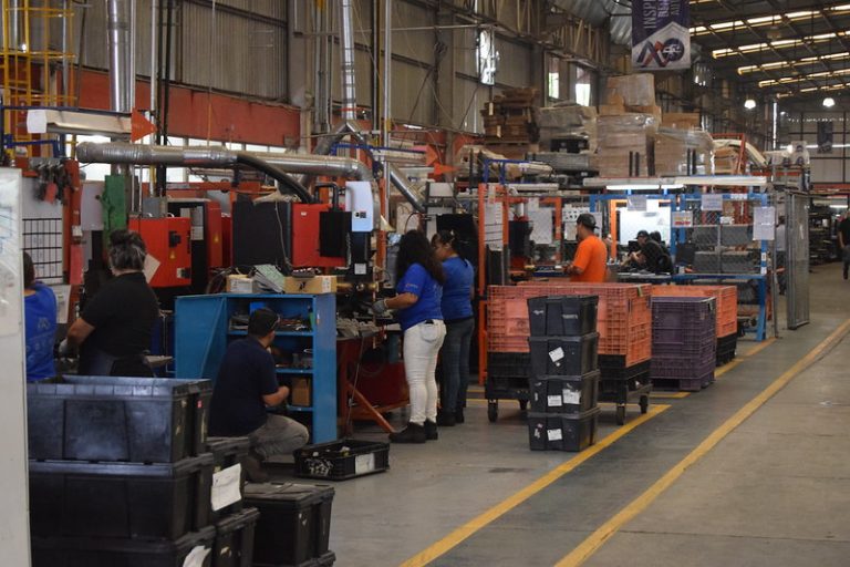 Trabajadores de industrias en paros técnicos deberán recibir salario completo: Sedec en Aguascalientes