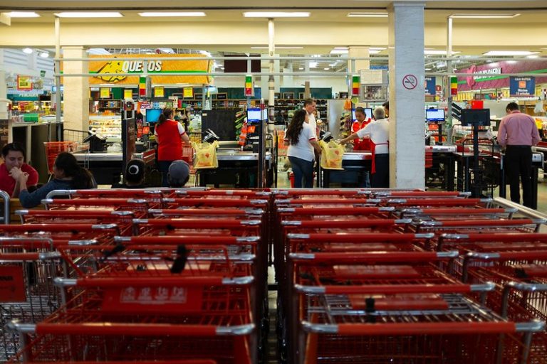 Mil pesos semanales, para personas de la tercera edad que trabajan en tiendas de autoservicio en Aguascalientes  