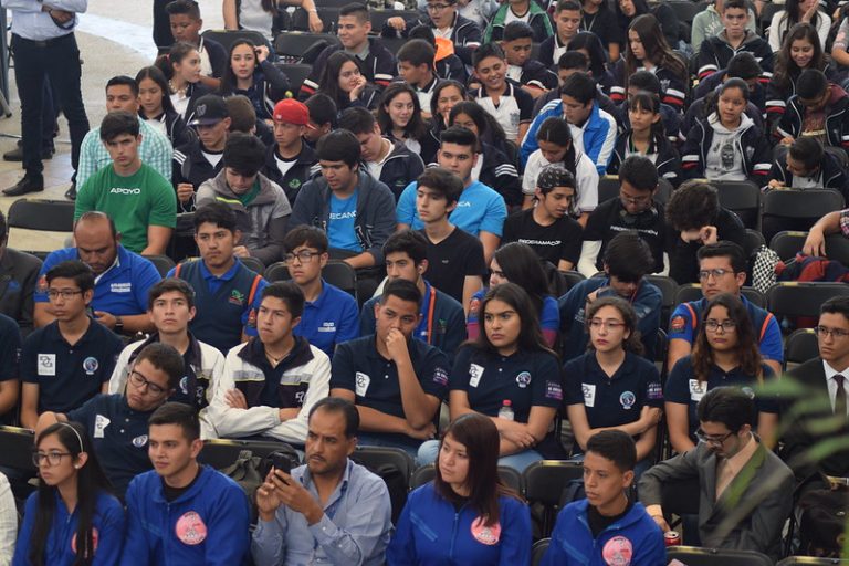 Se suspenderán eventos que excedan más de 200 asistentes, confirma el gobernador