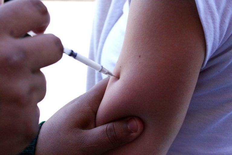 Ante un nuevo brote, están aseguradas las vacunas contra el sarampión