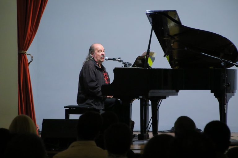 Litto Nebbia participó en la Polifonía Universitaria 