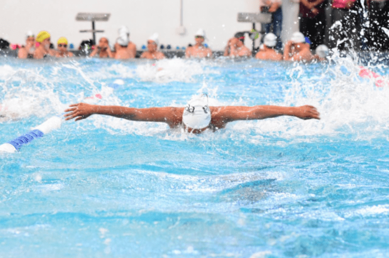 Entregaron las obras de remodelación de la Alberca Municipal de Bulevares