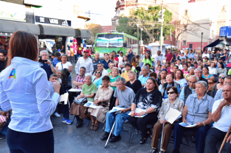 Locatarios del Mercado Terán reciben reconocimientos en Aguascalientes