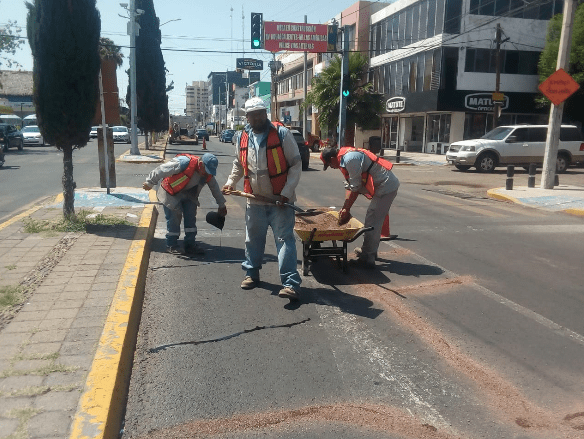 Dan mantenimiento a principales avenidas de Aguascalientes