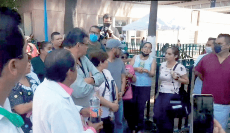 Trabajadores del IMSS exigen equipos e insumos de protección ante pandemia