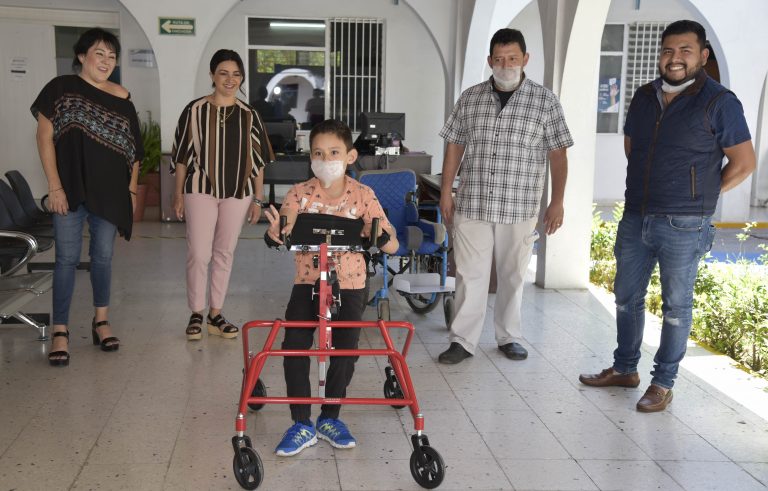 DIF Estatal entregó andador especial