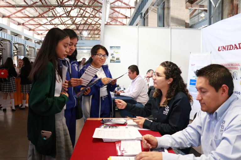 Oferta educativa de bachillerato a estudiantes en Expo Prepas 2020
