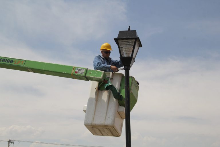 50 faroles antivandálicos, en Valle de los Cactus, Aguascalientes