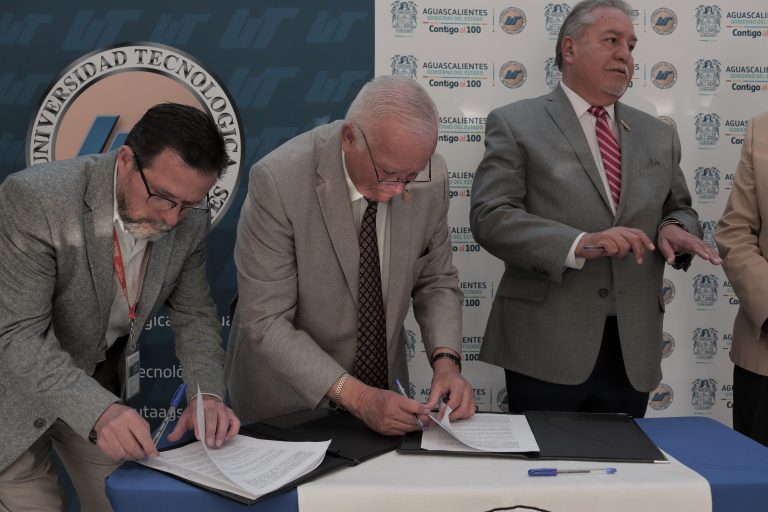 UTA firma convenio con el Consejo Coordinador Empresarial   