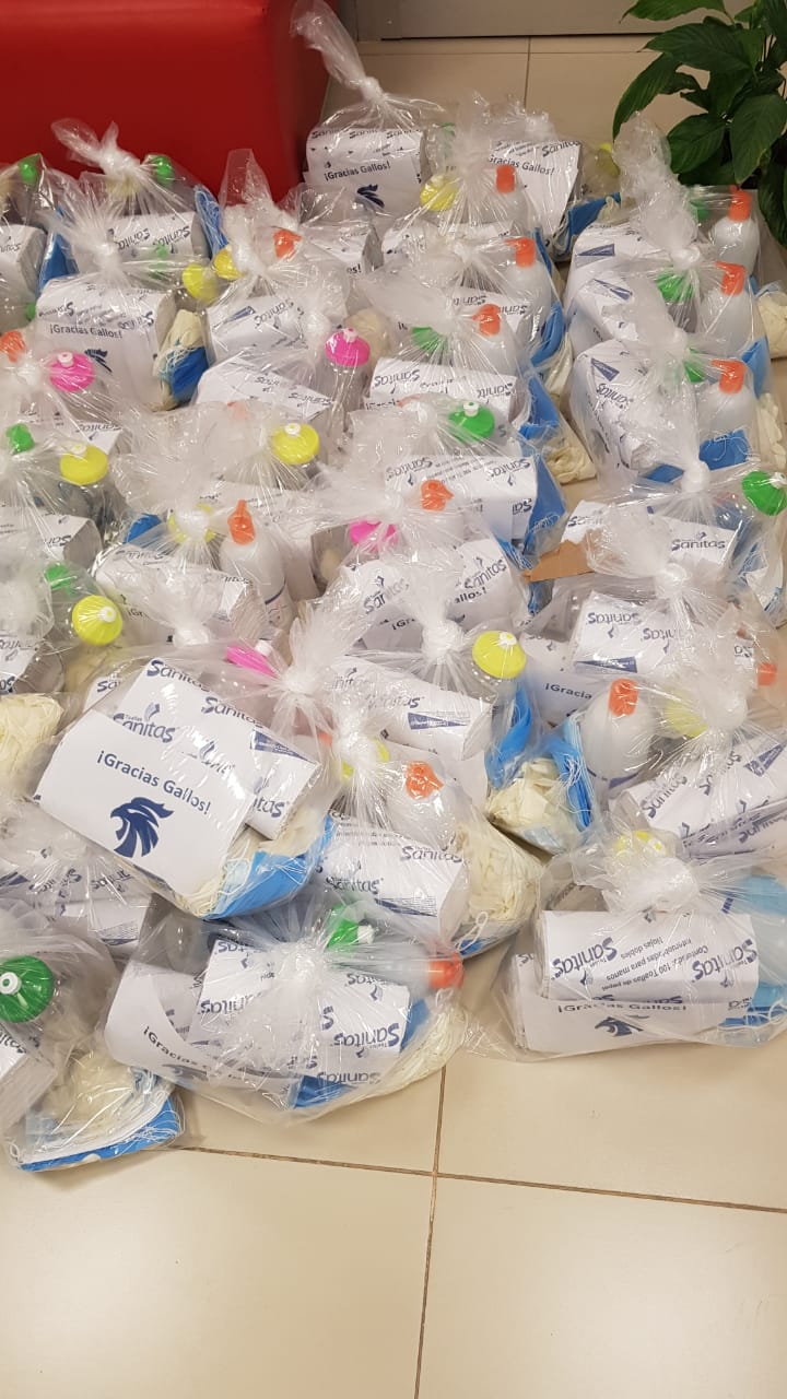 UAA entrega kits de material médico a estudiantes