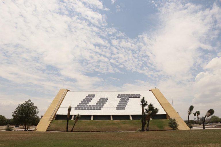 UTA mantiene sus programas educativos actualizados