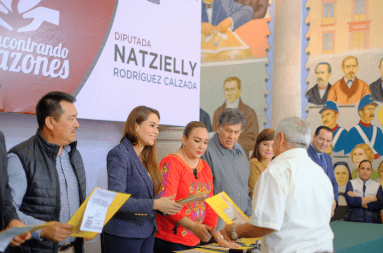 Entregaron visas a adultos mayores 