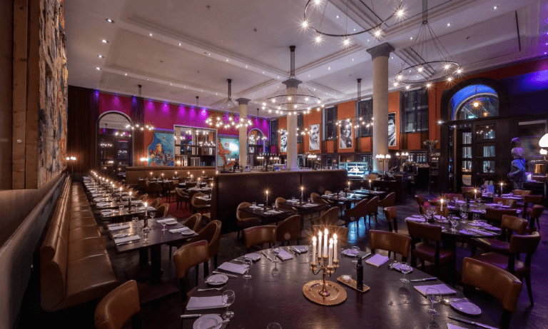 Burócrata de Gobernación se da la gran vida en Berlín