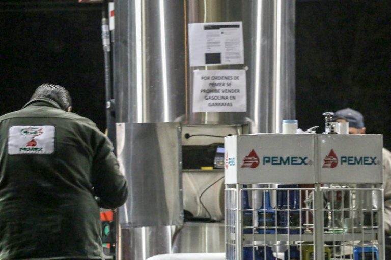 La tormenta perfecta: COVID-19 agudiza el desplome del PIB y PEMEX