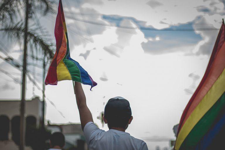 6 años de prisión para quienes impartan, financien u obliguen a someterse a terapias de reorientación sexual en México