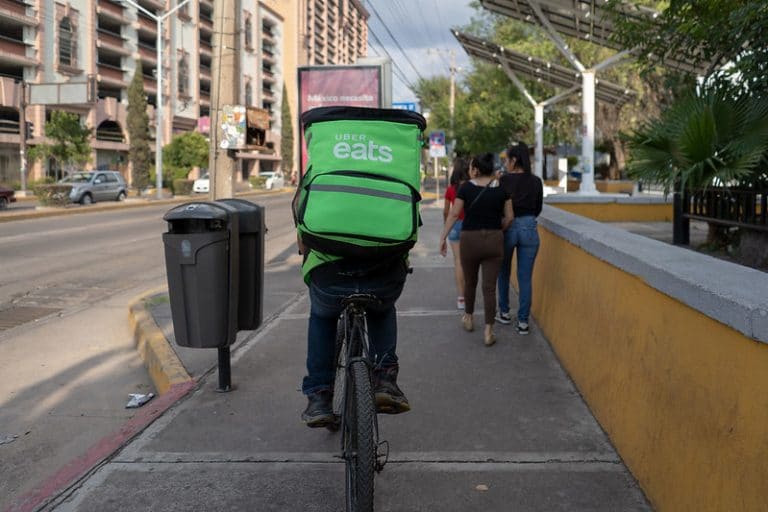 Forman alianza Sedec y Uber Eats   