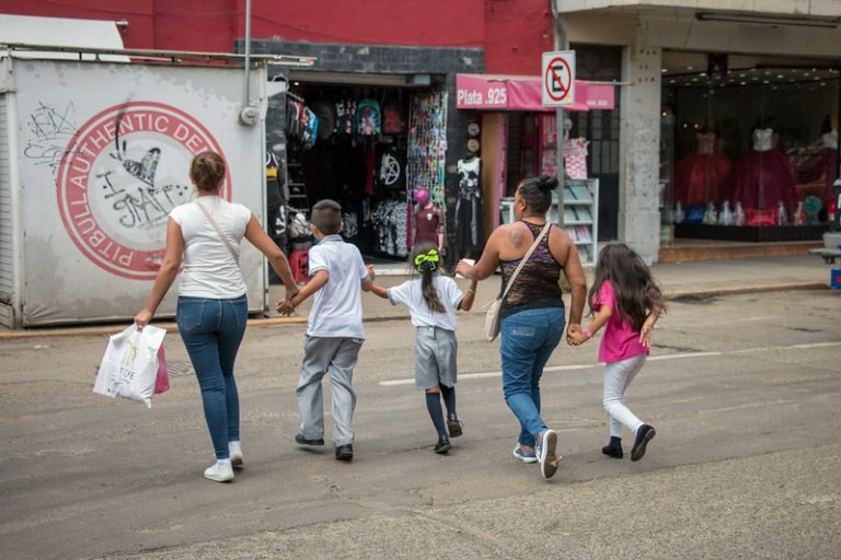 Por ley, padres podrán negar participación de hijos en actividades contrarias a su ideología