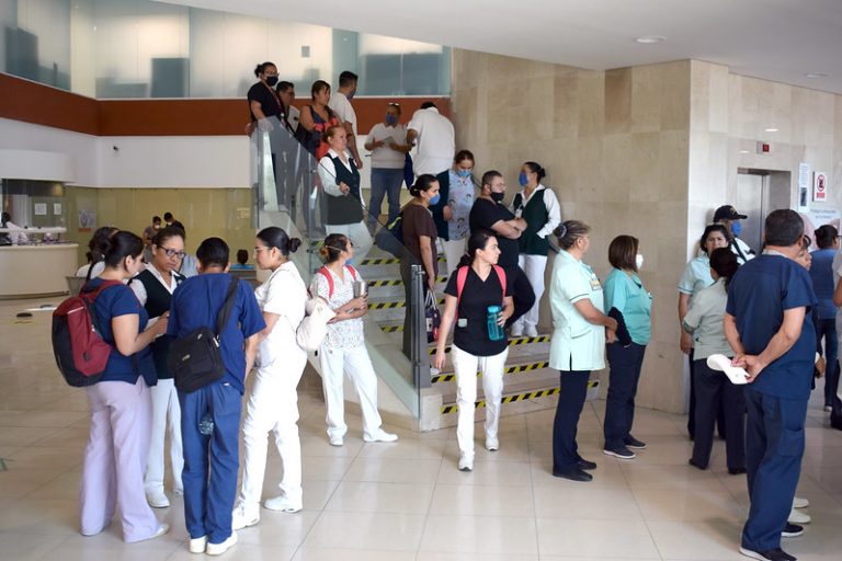 Mujeres enfrentan más riesgo por ante coronavirus, representan el 70% de personal sanitario