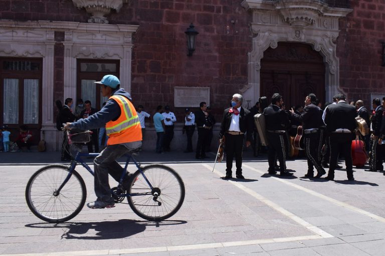 ¡Piden apoyo! Mariachis se manifestaron por crisis de COVID-19 frente a Palacio de Gobierno en Aguascalientes