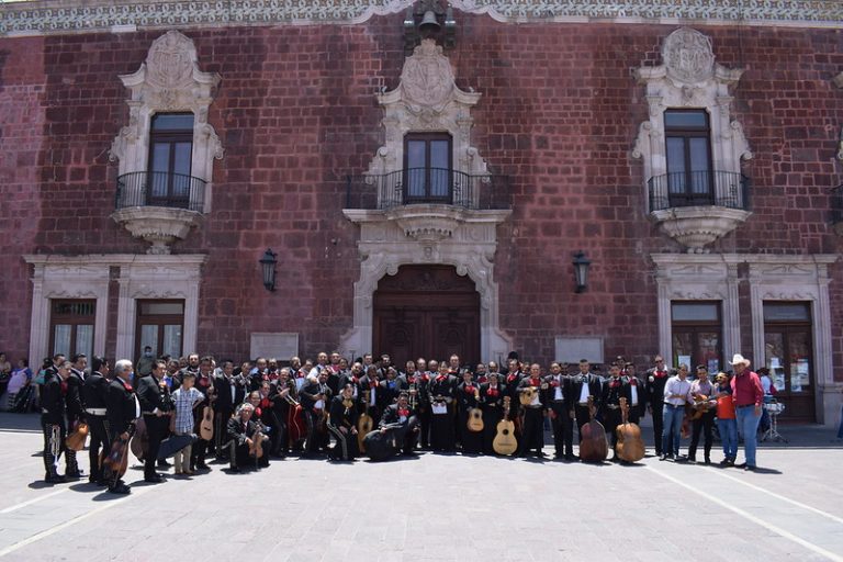 Seggob recibió a una comitiva de 100 mariachis afectados por cierre de establecimientos