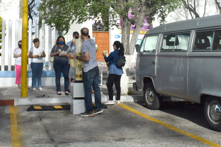 Contra recomendaciones para prevenir contagio por COVID-19: fieles en Aguascalientes acuden a misas de Semana Santa