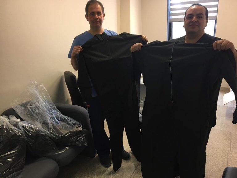 Ciudadanos en Aguascalientes fabrican y donan prendas de protección a personal de salud contra el COVID-19