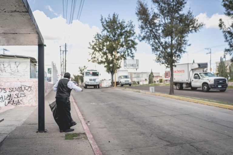 Desvíos de rutas de camiones por obras de rehabilitación sobre la calle Morelos en Aguascalientes  