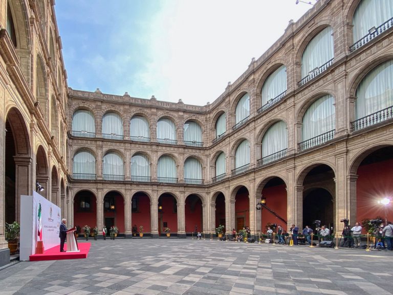 Crisis transitoria, las promesas de López Obrador