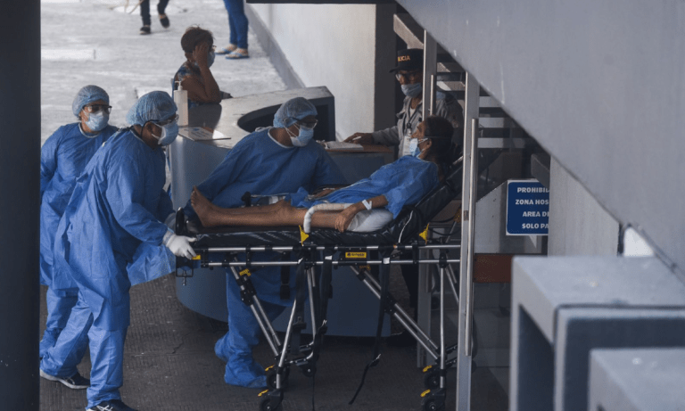 Hospitales públicos realizan compra “urgente” de bolsas para cadáveres