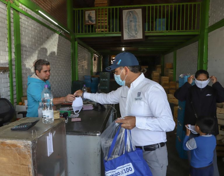 Gobernador de Aguascalientes inicia entrega de cubrebocas en distintos puntos para protección ante pandemia de COVID-19