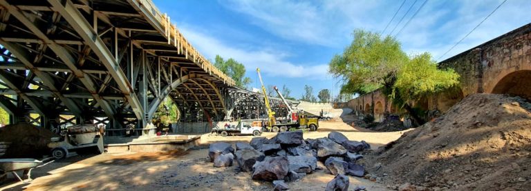 Puente vehicular del Antiguo Camino a San Ignacio registra un avance del 80%