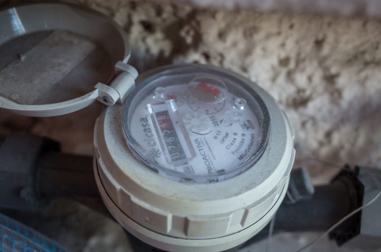 El uso del agua debe centrarse en atender las necesidades básicas de las personas