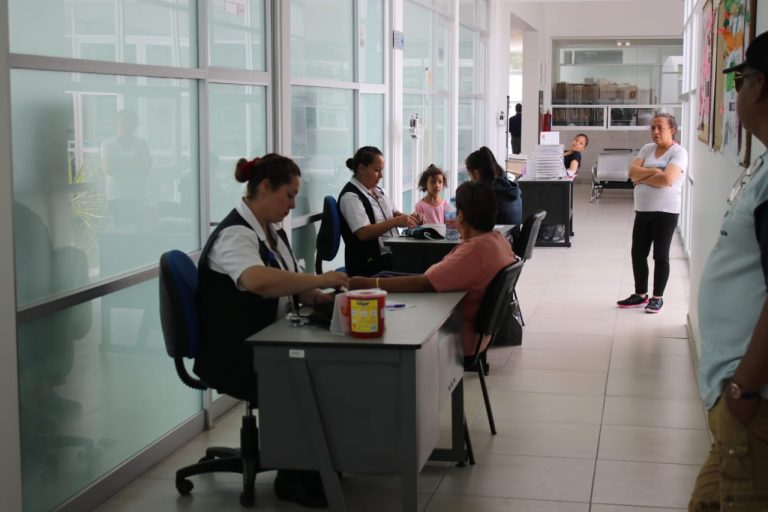 Habilitan teléfonos para orientar a pacientes con enfermedades crónicas