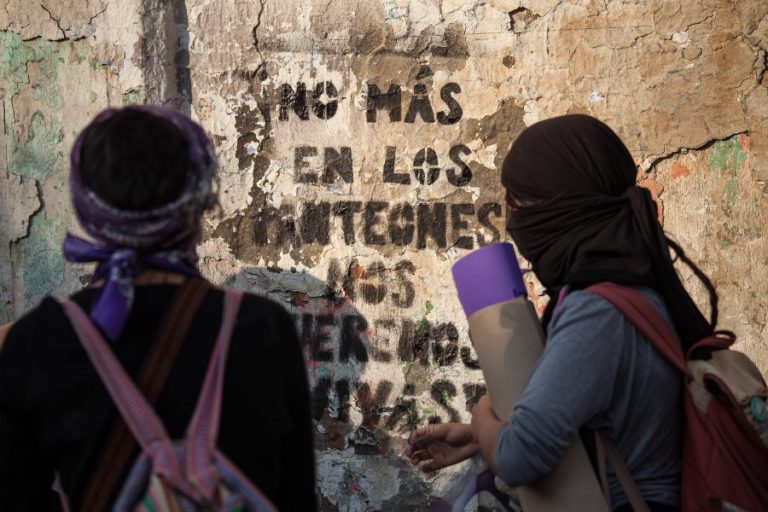 Reprueban propuesta de reducir feminicidio a feminicidio por violencia familiar