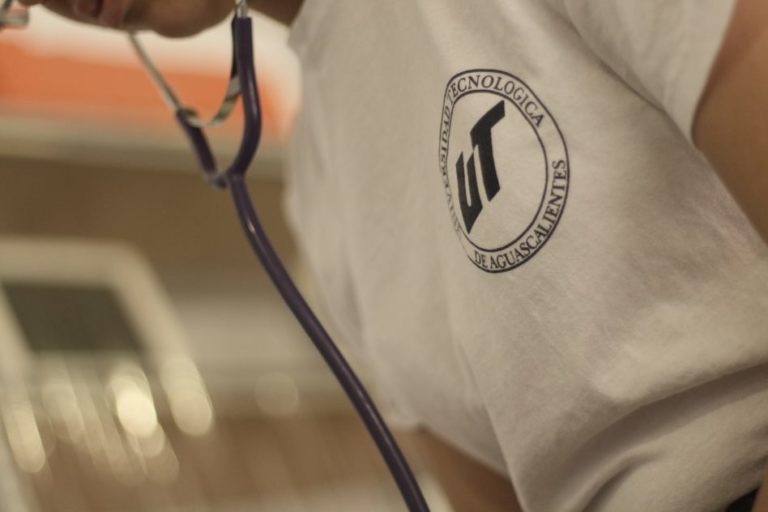 UTA colabora en centro de atención telefónica de Covid-19