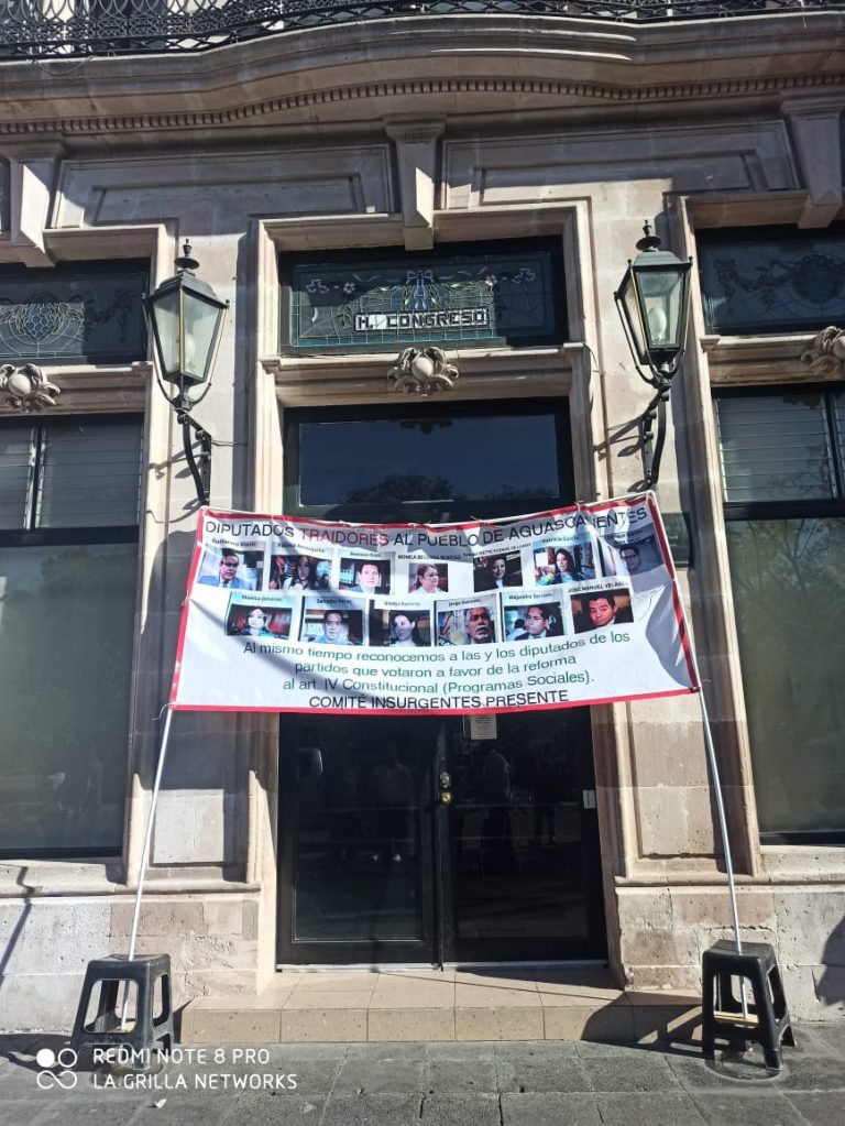 Protestan frente a Congreso de Aguascalientes por señalamientos de López Obrador